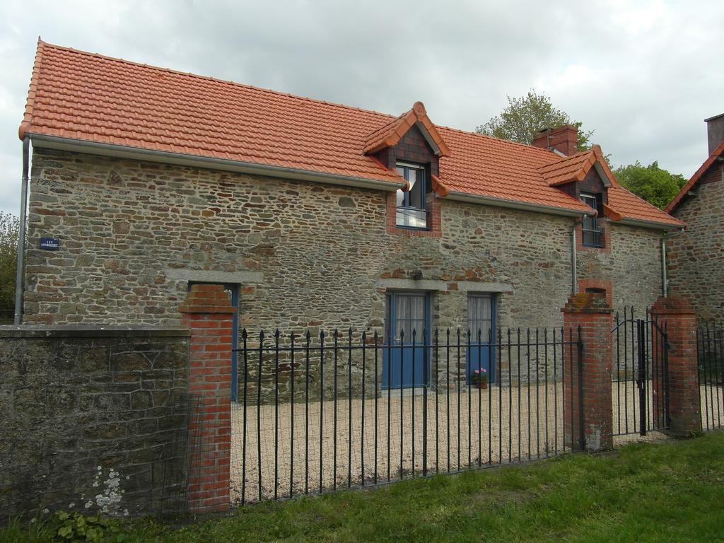 Les Hirondelles De La Baie Villa Vains Exterior photo